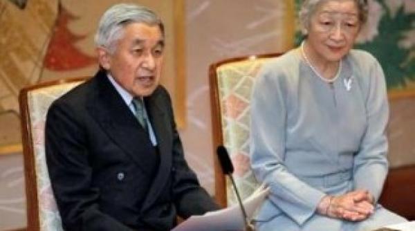 imparatul akihito de acum toata natiunea participa la operatiunile de salvare
