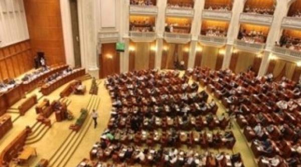 motiunea de cenzura a opozitiei a picat ponta a pierdut competitia cu basescu deputatul mircia giurgiu exclus de boc din pdl