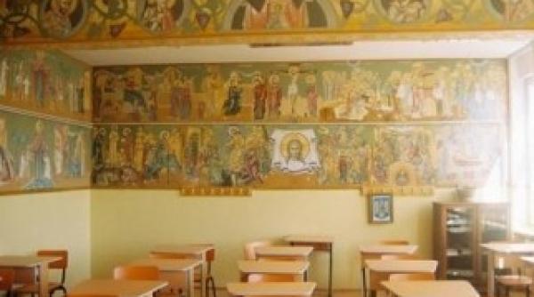 cedo crucifixele raman in scolile publice in cazul icoanelor decizia poate fi alta sustine remus cernea