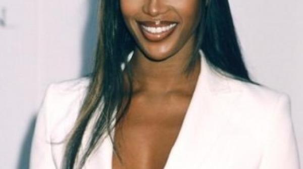 naomi campbell deschide un magazin in scopuri caritabile