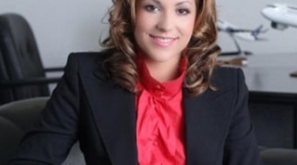 fostul director tarom roxana brutaru pleaca la sky team pentru 15 000 de euro pe luna directoarea de marketing ii va continua politica