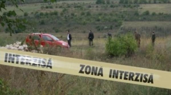 criminal in serie care vaneaza indragostiti pe fete le violeaza pe baieti ii pune sa se uite iar la final ii executa