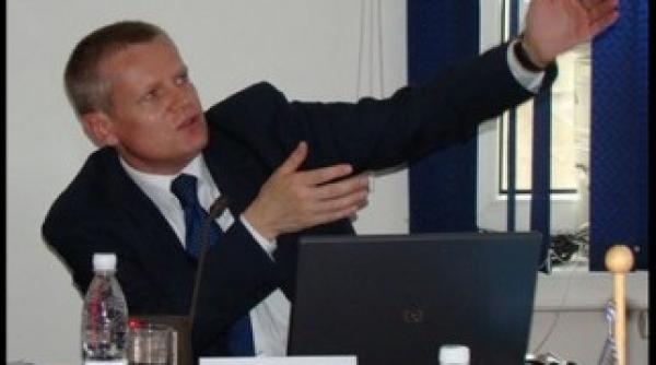 romanul ucis in afganistan se numeste motco filaret ofiter cu o impresionanta cariera in domeniul institutiilor internationale