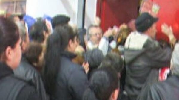 bataia pe promotii episodul 4 craiovenii s au imbulzit pentru oferta la carne tocata video