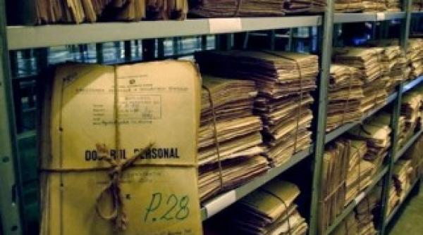 fsli depune 150 000 de petitii la ministerul educatiei prin care cere reincadrarea pe legea 2212008