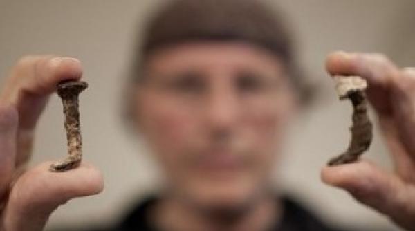 simcha jacobovici regizor de origine romana sustine ca a descoperit cuiele folosite la rastignirea lui iisus video