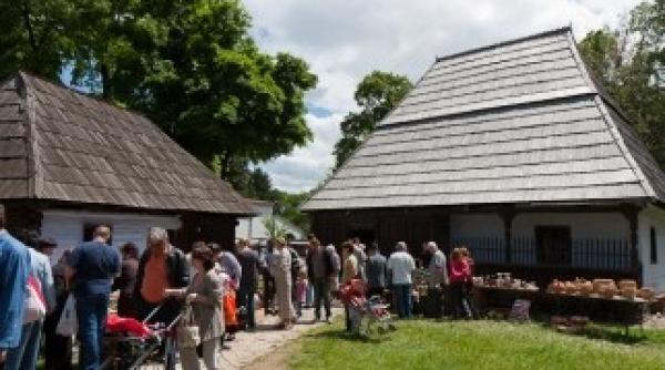 floriile cu bucurie la muzeul satului din bucuresti