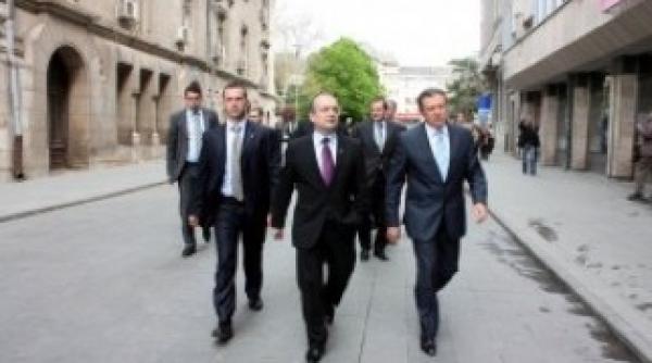 aflat la craiova premierul a vizitat beciurile in care a fost tinut berceanu de securitate in 89