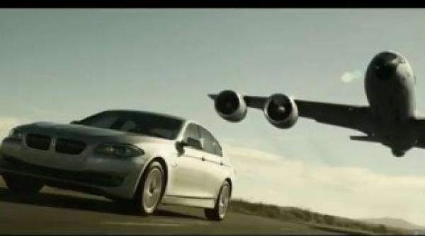 bmw si boeing se promoveaza reciproc intr o reclama video
