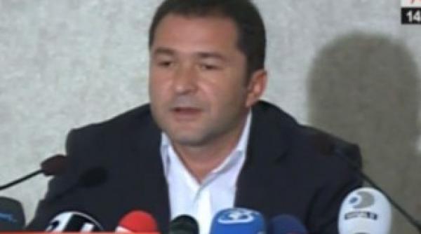 elan schwartzenberg imi pare rau ca domnul vintu nu este aici sa ne dam mana oficial in fata dumneavoastra