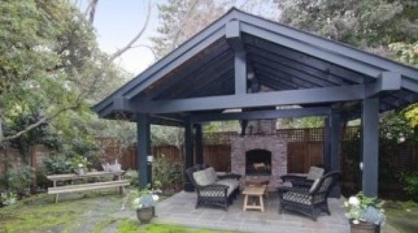 facebook i a mai adus o casa cofondatorului sau in valoare de sapte milioane de dolari