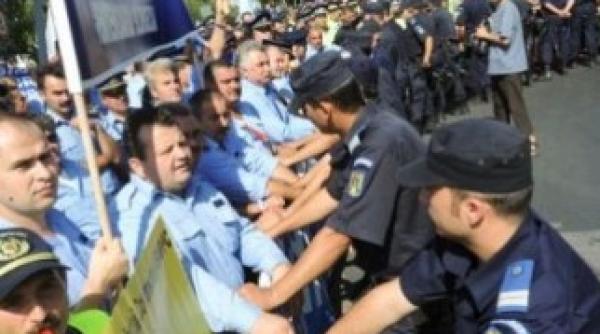 protestul politistilor care trebuia sa aiba loc marti la palatul parlamentului se amana