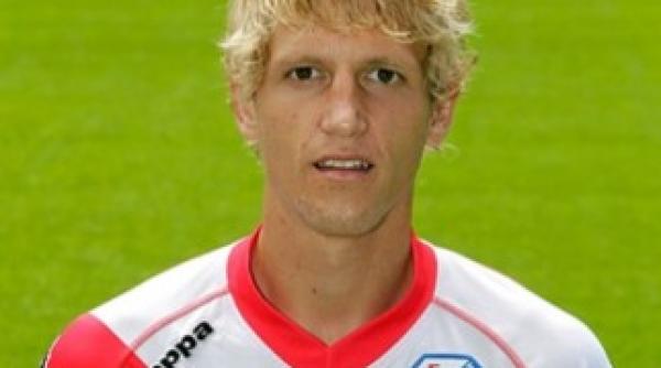 fotbalistul roman mihai nesu de la fc utrecht transportat de urgenta la spital