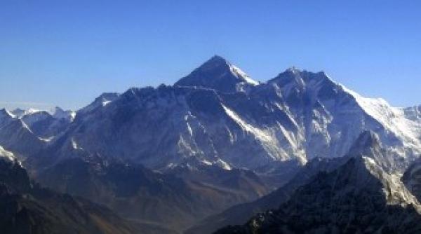 efect paradoxal cutremurele contribuie la diminuarea volumului muntilor