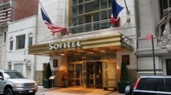 se incurca itele in cazul presupusei agresiuni sexuale savarsita de directorul fmi un angajat al hotelului se afla in apartamentul inchiriat de strauss kahn cand a intrat camerista