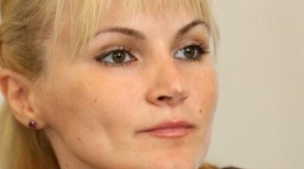 cap mic trup subdezvoltat si membre rahitice acesta este portretul femeii in economia romaneasca facut de andreea paul vass