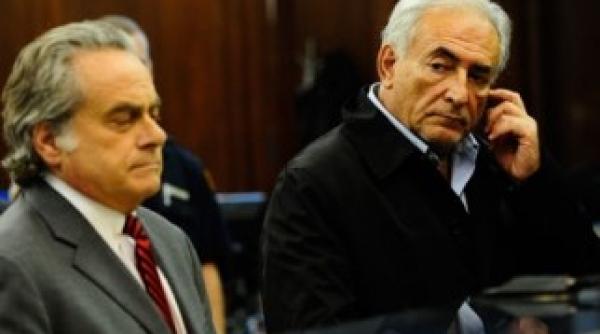 strauss kahn a pus detectivii pe urmele presupusei sale victime