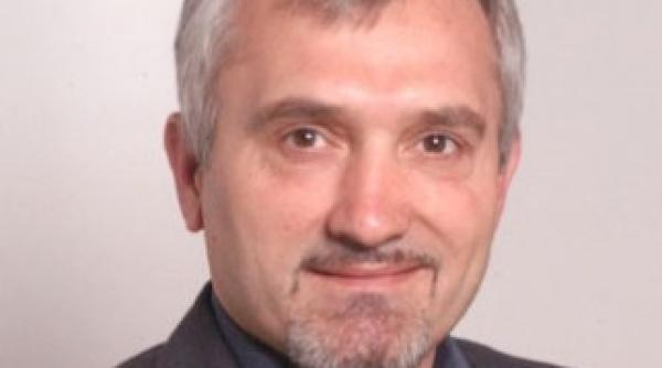 un roman ales consilier local in italia