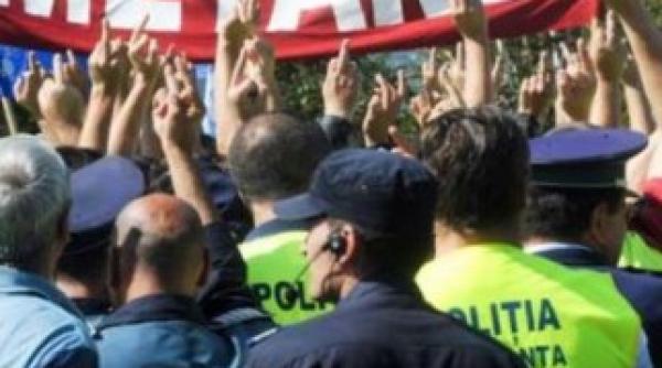 ce variante poate adopta guvernul pentru restructurarile din mai dupa ce parlamentul a respins legea