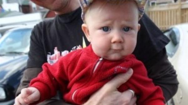 copil crescut fara a i se dezvalui sexul pentru ca acesta sa isi aleaga singur identitatea sexuala e fata sau baiat