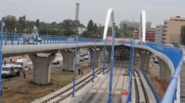 podul babarab intra in probe 13 tramvaie si 26 de camioane ii vor testa luni rezistenta