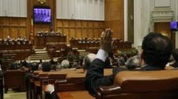 guvernul sufera prima infrangere in senat dupa pierderea majoritatii proiectul de lege prin care guvernul este abilitat sa emita ordonante in timpul vacantei parlamentare respins