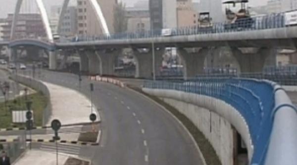 primarul capitalei pune placuta pe podul basarab inceput de basescu terminat de oprescu