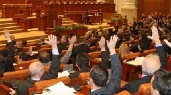 proiectul de lege ce prevede alegerea primarilor intr un singur tur adoptat pe articole de deputati