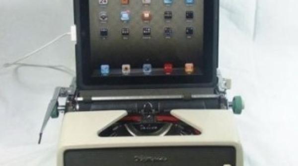 pentru nostalgici masina de scris cu usb si ipad video