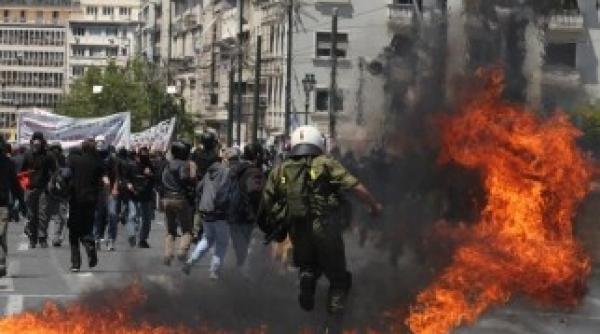 grecia este in pragul haosului ministerul de finante a fost ocupat vineri de simpatizanti comunisti