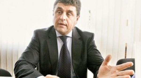 reteta succesului pdl se aduc primarii opozitiei in partid prin santaj politic apoi se iau contracte si terenuri de la primariile lor si se dau firmei prefectului se consuma de catre nitulescu de