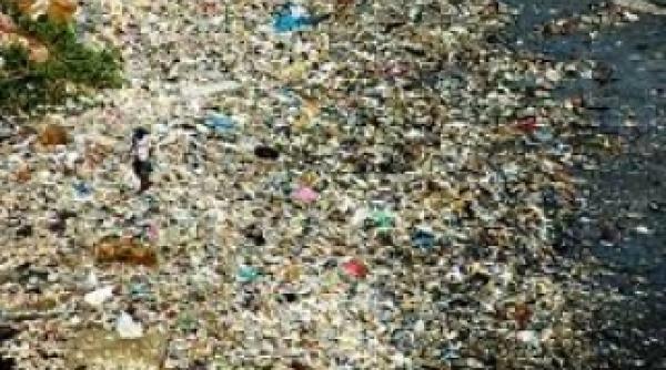 cea mai mare groapa de gunoi din lume supa de plastic dintre hawai si japonia se extinde alarmant