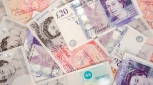 romanii din marea britanie au trimis in tara aproape 500 000 de lire zilnic