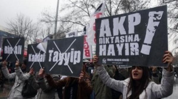 turcia akp are majoritatea in parlament dar nu poate amenda constitutia fara referendum