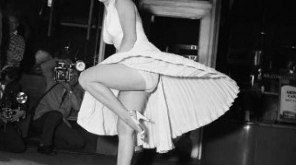 rochia purtata de marilyn monroe in sapte ani de casnicie vanduta cu 4 6 milioane dolari video