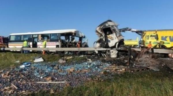 grav accident de circulatie in ungaria doi morti si 51 de raniti