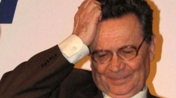 profesorul lungu marmureanu face prognoze la fel ca hancu nu merg la nottara e o cladire cu risc seismic