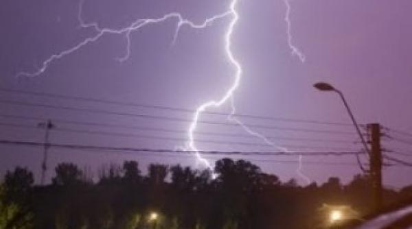 cod galben de ploi vijelii si descarcari electrice in toata tara