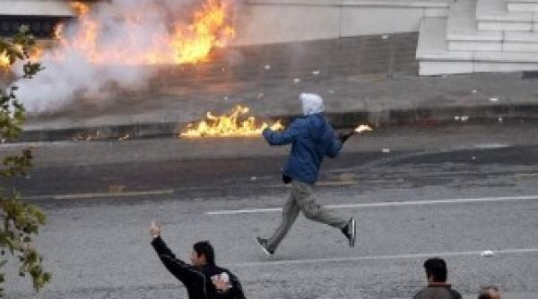 manifestari violente la dakar impotriva penelor de curent