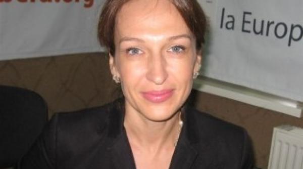 sotia premierului moldovean saruta pentru o cauza caritabila