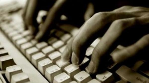 hackerii ataca apple