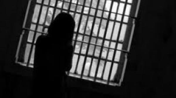 a fost arestata pentru o crima comisa de fiul sau in varsta de 12 ani