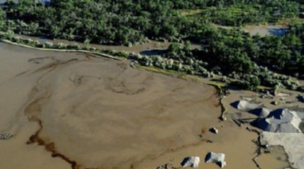 oleoduct exxonmobil fisurat in nord vestul sua pana la 1000 de barili de petrol s au scurs in raul yellowstone