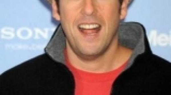 adam sandler ii da viata lui dracula intr un film de animatie