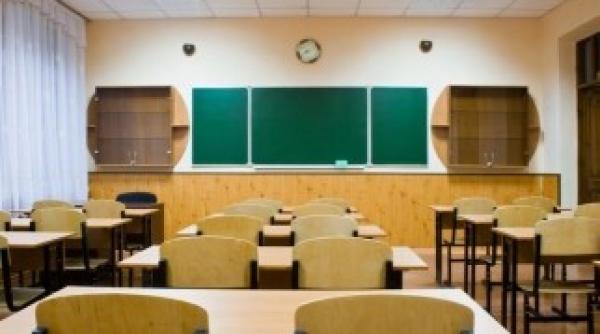 polonia va concedia aproximativ 30 din cadrele didactice