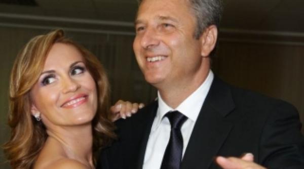 gabi firea si florentin pandele nunta cu palmieri fantana de ciocolata cascada de fructe si caleasca vezi aici programul evenimentului