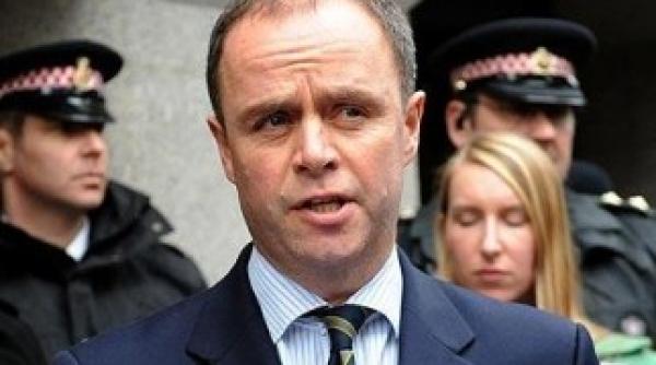 demisia unui al doilea inalt responsabil al scotland yard in urma scandalului interceptarilor ilegale