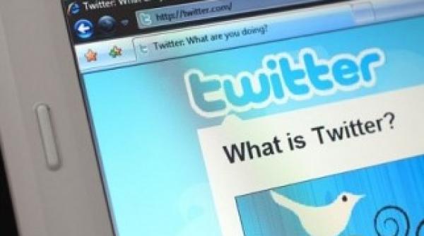 cursuri de facebook si de twitter pentru elevii australieni ca metoda de autoaparare online