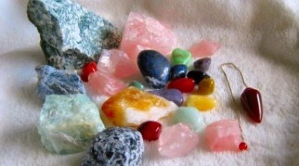 vara cristalelor expozitie la muzeul national de geologie