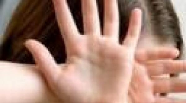 cazul fetitei de 12 ani vandute pentru casatorie mama fetitei si viitoarea soacra a acesteia au fost retinute